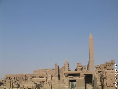 Karnak vue du fond du complexe