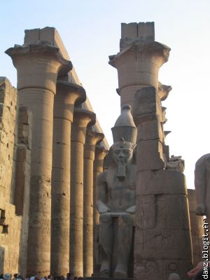 La grande colonnade du temple