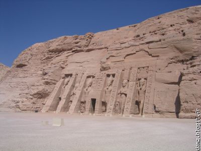 Temple de sa femme Néfertari a coté du sien